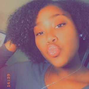 Meet your Posher, Mirah